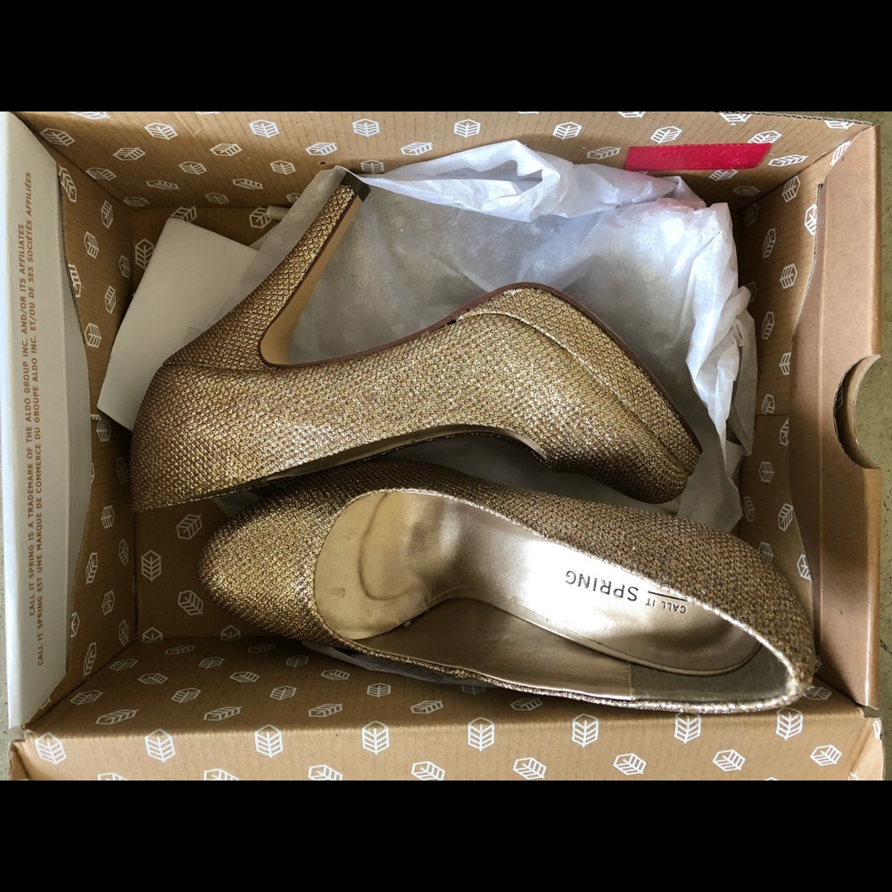 Gold pumps